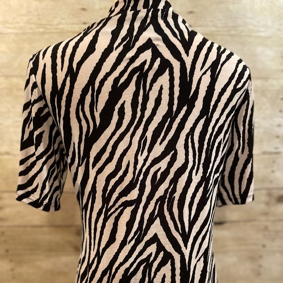 JKLA California Blouse in Zebra Print Size Large - Picture 2 of 8
